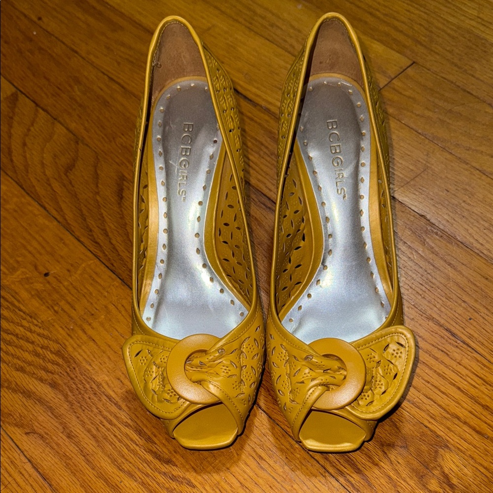 BCBG Octopus Mustard Yellow Leather Cut-Out Peep-Toe Heels